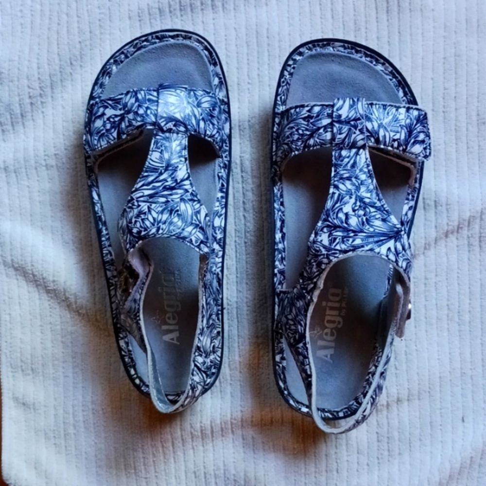 Alegria by PG Lite Black & White Leaf Pattern, Platform Sandals EUR 37 Size 7 US